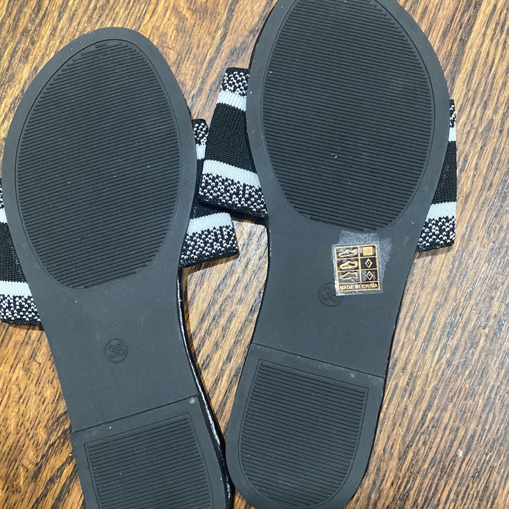 Sandals - Picture 2 of 4
